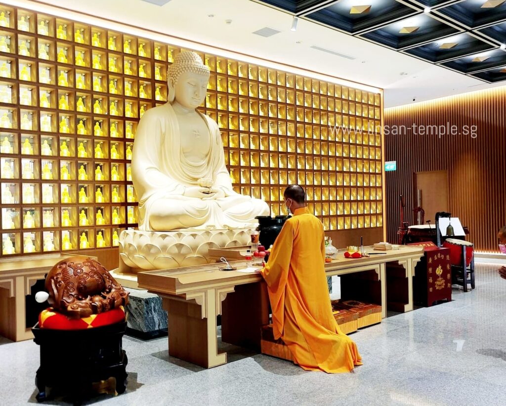 Daily chanting is performed in Lin San Temple